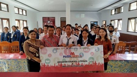 Bersama PT BPR Mitra Bali Muktijaya Mandiri, Tingkatkan Literasi dan Inklusi Keuangan di SMK Negeri 1 Susut