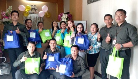 HUT ke-31 BPR Mitra Bali Muktijaya Mandiri, Berbagi 10 Paket Sembako dan Alat Tulis kepada Masyarakat yang Membutuhkan